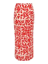 Pollera midi de lino y viscosa con estampado geométrico en tonos rojo y beige, y abertura lateral.