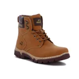 Bota acordonada color camel, con suela marrón y detalles en marrón oscuro en el cuello y la lengüeta.