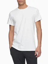 Pack de tres remeras Calvin Klein de algodón blanco con cuello redondo y mangas cortas. Logo de Calvin Klein estampado en el bajo.