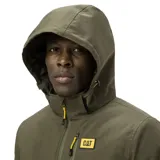 Chaqueta técnica de color verde oliva con capucha extraíble, cierre frontal con cremallera, bolsillos laterales y en el pecho con cierres impermeables, y logo de la marca en el pecho. Cuenta con tecnología Storm Blocker+ para protección contra el agua y el viento, y aislamiento térmico de poliéster reciclado.