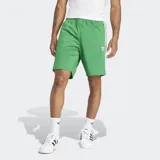 Short deportivo Adidas Adicolor Firebird color verde con tres tiras blancas a los costados y logo bordado en blanco.