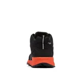 Bota de senderismo Columbia Peakfreak II Mid Outdry, color negro con entresuela naranja moteada. Presenta un diseño de altura media con malla técnica, sistema de ajuste Navic Fit, membrana impermeable OutDry y suela Adapt Trax para tracción en diversos terrenos.
