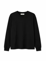 Remera de manga larga color negro, con cuello redondo y puños elásticos.
