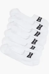 Pack de tres pares de medias invisibles color blanco, con el logo de Levi's estampado en negro en la parte superior.