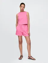 Short de jean color turquesa, con cintura elástica y bolsillos laterales.