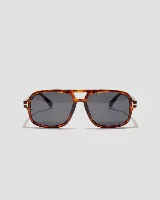 Lentes de sol estilo aviador con armazón de carey y detalle metálico en forma de T en las varillas. Cuentan con protección UV400.