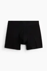 Pack de tres calzoncillos tipo trunk negros de punto elástico, con cintura elástica y costuras planas.