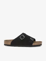 Sandalias Birkenstock Zurich de gamuza negra, con dos correas ajustables con hebillas metálicas plateadas y plantilla anatómica de corcho.