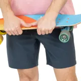 Bermuda híbrida jogger Maui and Sons color azul marino, confeccionada en poliéster, algodón y elastano. Cuenta con cintura ajustable y diseño versátil para actividades al aire libre y uso casual.