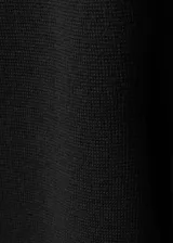 Pantalón capri negro de punto elástico, con ajuste ceñido al cuerpo y largo por debajo de las rodillas.