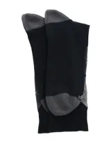 Calcetines largos de vestir con diseño de rombos argyle en tonos de gris y negro.