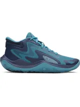 Championes de básquetbol Under Armour modelo Jet 25, con diseño de corte medio en tonos azul y turquesa. Presentan una parte superior de materiales mixtos que combina malla y paneles sintéticos para mayor durabilidad y transpirabilidad, cuello acolchado para sujeción, entresuela Micro G® para amortiguación reactiva y suela de goma con patrón de tracción multidireccional.