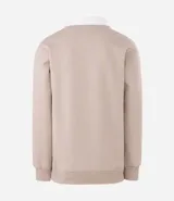 Buzo masculino de algodón con felpa, color beige, con cuello polo blanco contrastante, manga larga y puños acanalados.