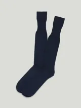 Par de medias largas de vestir color azul marino, de algodón liso.