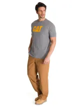 Remera gris melange de manga corta con el logo de CAT estampado en color amarillo en el pecho.