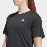 Remera deportiva Adidas de running, color negro, de manga corta, con cuello redondo y el logo reflectante de la marca en el pecho.
