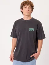 Remera de algodón blanca de corte holgado, con estampa en la espalda de estilo vintage inspirada en el surf.