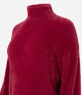 Suéter de cuello alto y mangas largas, confeccionado en tejido de poliamida con textura afelpada y acabado suave.