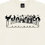 Remera color crema con estampado del logo de Thrasher y Anti Hero con palomas.