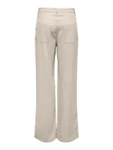 Pantalón de tiro extra alto, corte wide leg, color beige claro (oatmeal). Presenta cierre frontal de botones y bolsillos tipo chino en la parte delantera.