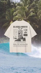 Remerón color crudo con estampado gráfico en la espalda. El estampado incluye texto, estrellas, una persona en patines y un zapato.