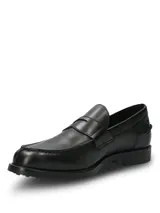 Mocasines Hush Puppies modelo Lucanos, de estilo clásico tipo penny loafer, confeccionados en cuero negro con costuras reforzadas y suela de goma.