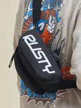 Riñonera negra con logo Rusty estampado en blanco.