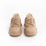 Championes de mujer color beige con plataforma. Se recomienda comprar un talle más del habitual.