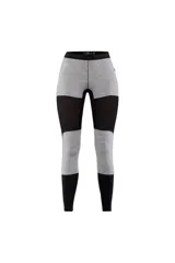 Calza larga gris con paneles negros en los muslos y en los tobillos.