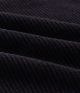 Suéter masculino de algodón con textura acanalada, cuello alto, cierre frontal completo con zíper metálico y acabados acanalados en puños y base.