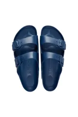 Sandalias Birkenstock Arizona Essentials de goma eva color azul marino, con dos correas ajustables con hebilla.