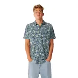 Camisa de manga corta Rip Curl Vaporcool Sessions Aerotech, color azul con estampado floral geométrico en tonos celestes y beige, de corte regular y cierre frontal de botones.