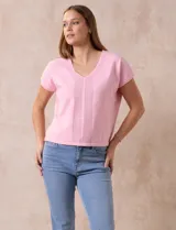 Buzo tejido color blanco, marca Ninety. Escote en V. Calado en escote y delantera.