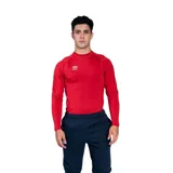 Remera térmica roja de manga larga, cuello redondo y logo Umbro estampado en blanco en el pecho.
