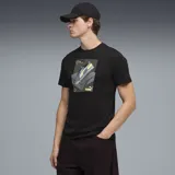 Remera negra de manga corta con cuello redondo y estampado gráfico frontal que representa un champión Puma sobre una caja.