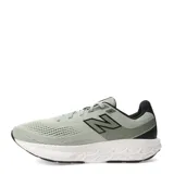 Championes de running New Balance modelo 520, color verde claro con detalles en negro. Presentan tecnología Fresh Foam en la entresuela para mayor amortiguación, capellada de malla transpirable y el logo característico de la marca en los laterales.