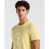 Remera de manga corta amarilla con logo Penguin estampado en el centro.