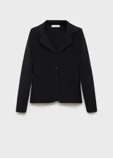 Chaqueta de punto negra con cuello de solapa, cierre frontal de botones y diseño entallado de manga larga.