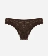 Bombacha bikini de encaje celeste con textura floral, cintura elástica, laterales anchos y pequeño moño decorativo con aplique colgante en el centro.