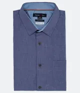Camisa de hombre de manga corta, color azul con textura maquinetada. Marca Preston Field. Corte social.