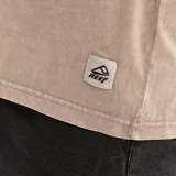 Remera marrón de corte oversize con etiqueta tejida en el frente.