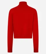 Blusa básica de punto marca Blue Steel, con cuello alto y manga larga. Confeccionada en tejido de punto recto con textura suave y cómoda.