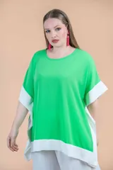 Blusa verde manzana de corte holgado, con cuello redondo y mangas cortas amplias con terminación en contraste blanco.
