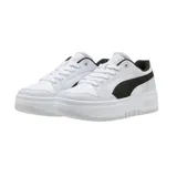 Championes Puma modelo Rebound Femme Low, de diseño urbano con plataforma. Presenta una base blanca con el icónico formstrip de Puma en color negro en los laterales, cuello acolchado negro y suela de goma con relieve.