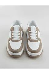 Championes casuales de mujer, color blanco con detalles en beige y suela plana.