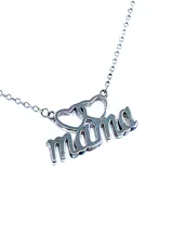 Collar de plata 925 con dije de la palabra 'Mama' con dos corazones entrelazados.