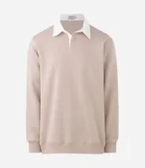 Buzo masculino de algodón con felpa, color beige, con cuello polo blanco contrastante, manga larga y puños acanalados.