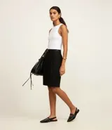 Body básico color rojo, con cuello halter, sin mangas y confeccionado en poliamida. Tiene forro en el busto.