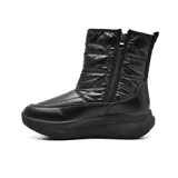 Bota corta acolchada color rosa metalizado, con plataforma y suela de goma.