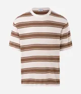 Remera de punto de manga corta con cuello redondo y diseño de rayas horizontales en tonos beige y marrón.
